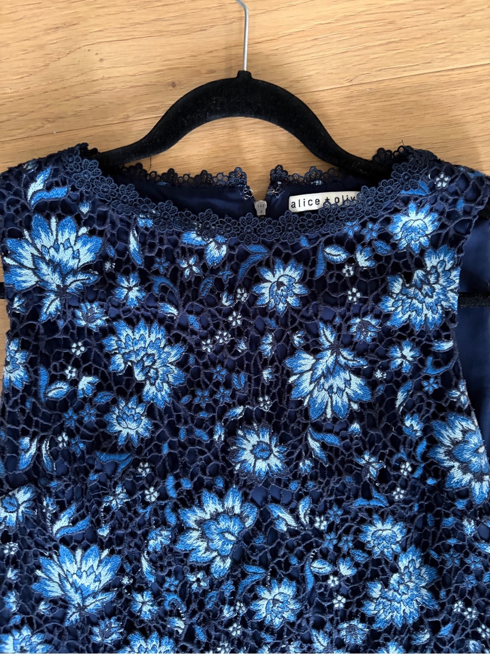 Alice + Olivia Navy and Light Blue Floral Lace Shift Dress - Picture 2 of 3